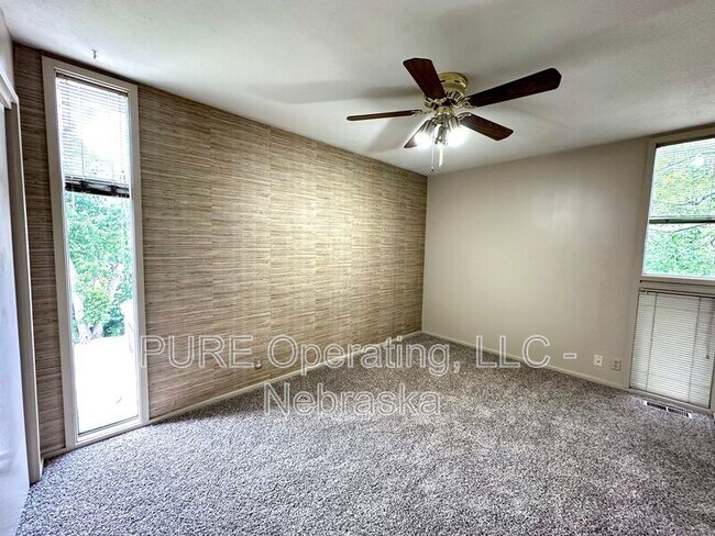 Building Photo - 1631 N 109th Plz