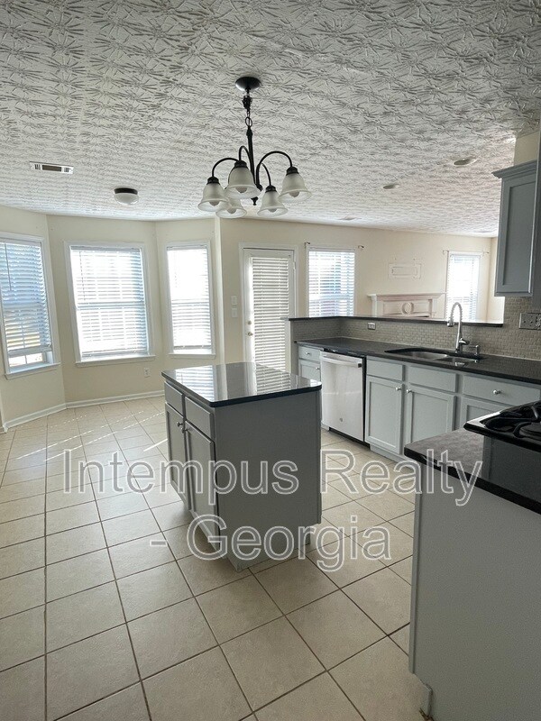 Building Photo - 2054 Pierce Way