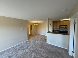 Building Photo - 7130 Shoreline Dr