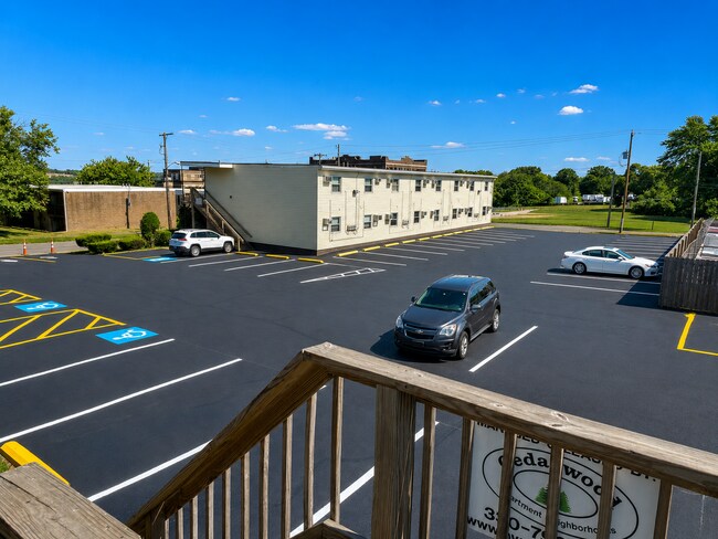 Building Photo - A comfortable 1 Bedroom with 1 Bathroom apartment in Anderson Avenue