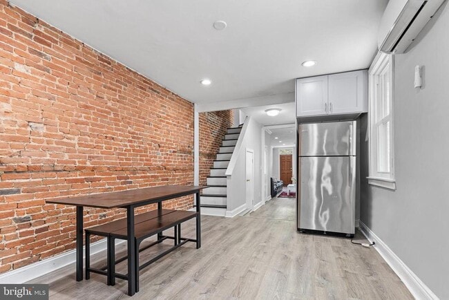 Building Photo - 129 E West St