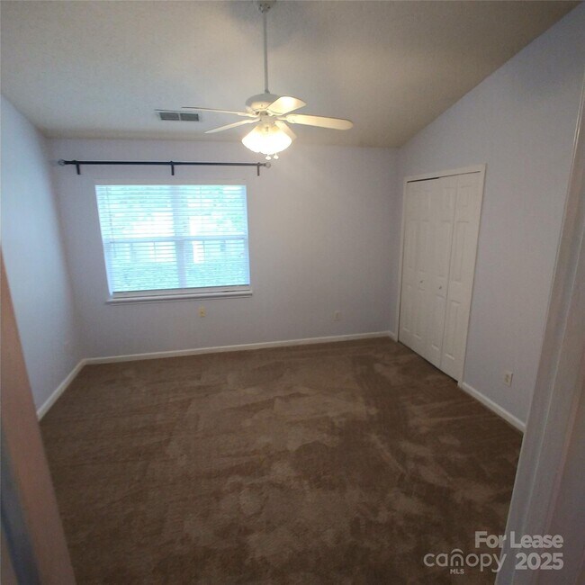 Building Photo - 10146 Forest Landing Dr