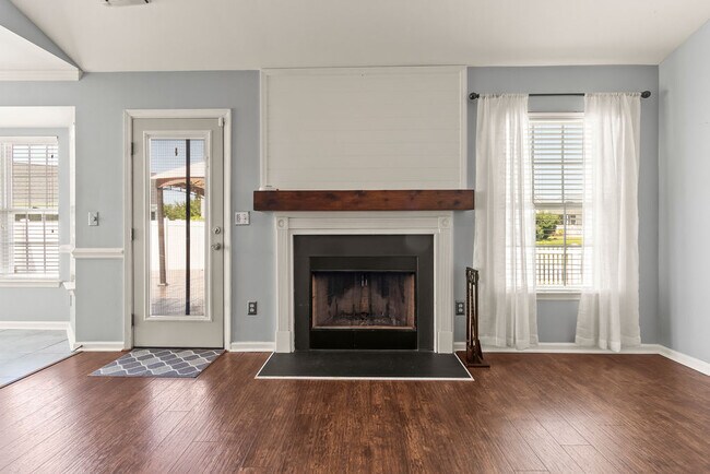 Building Photo - Winslow Home