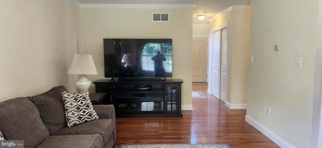 Building Photo - 2 Marchesi Dr