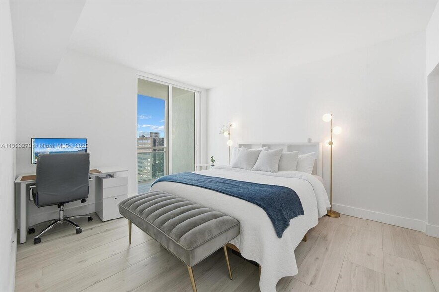 Building Photo - 951 Brickell Ave