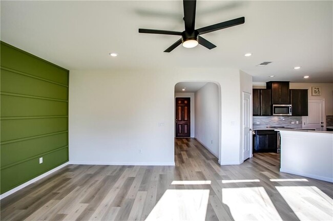 Building Photo - 545 Ayinger Ln
