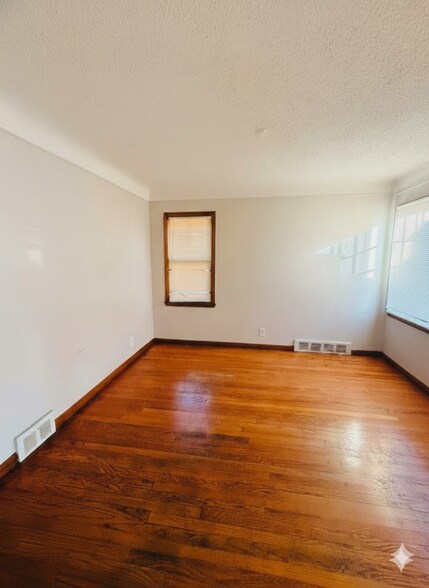 Building Photo - 15625 Bringard Dr