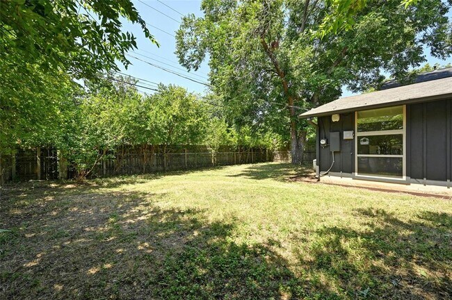 Building Photo - 1513 Corona Dr