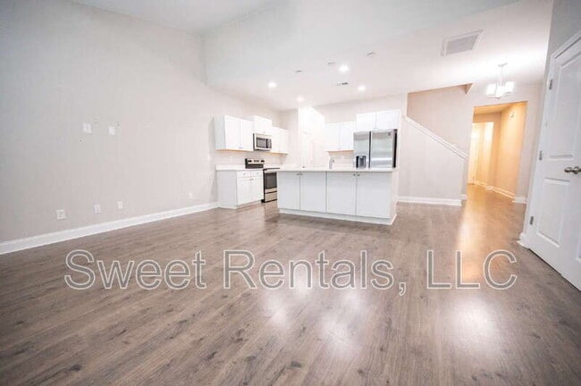 Building Photo - 7801 Montview Rd
