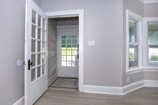 Building Photo - 2119 Lewis Dr