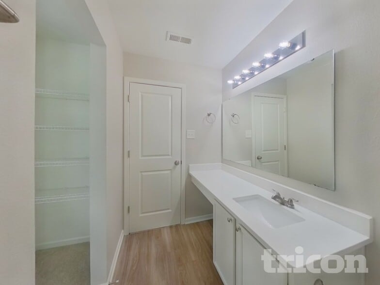 Building Photo - 907 Swearngan Ridge Ct