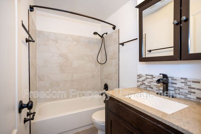 Building Photo - 5685 Roundtree Dr