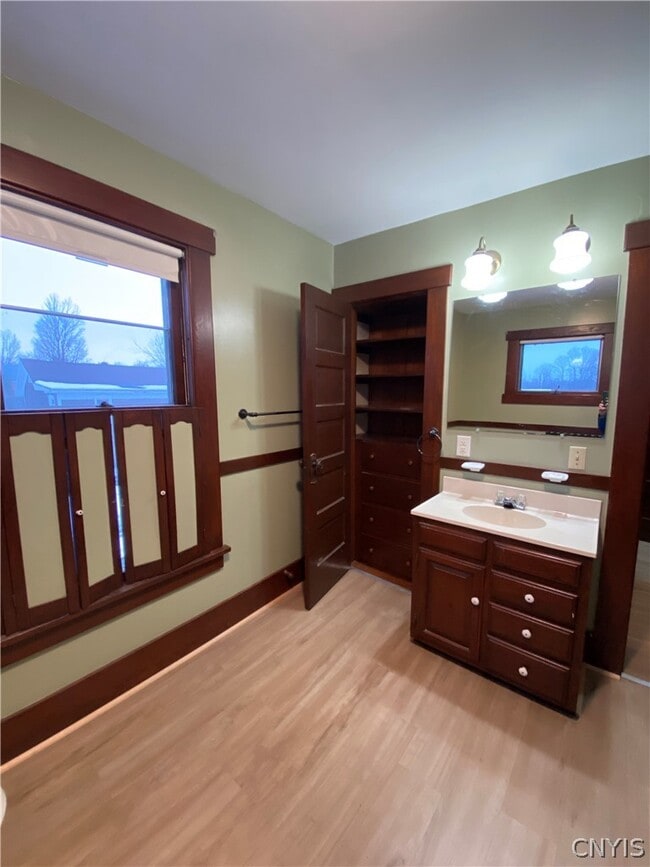 Building Photo - 33 State St