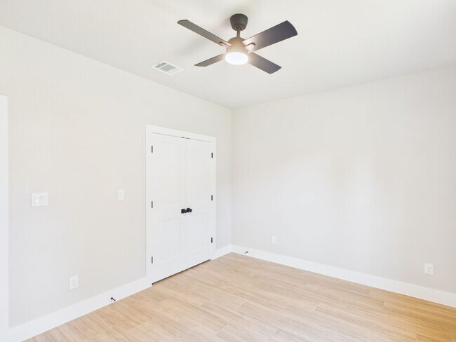 Building Photo - 110 Parlin Ln