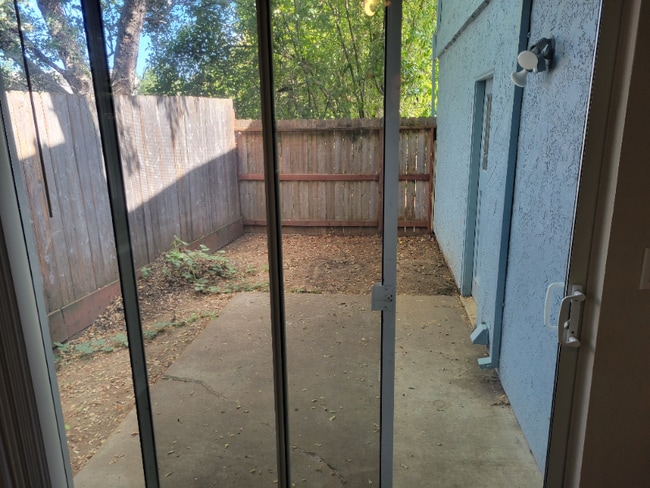 Building Photo - 3312 La Canada Dr
