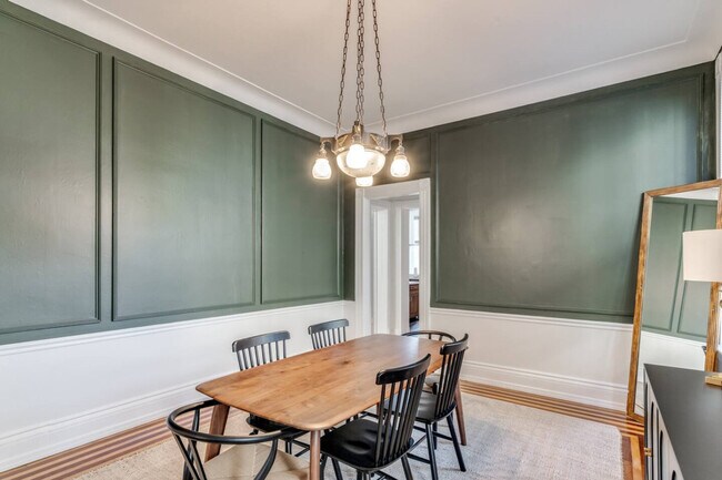 Building Photo - 351 Thrall St