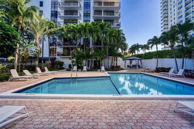 Building Photo - 3031 N Ocean Blvd