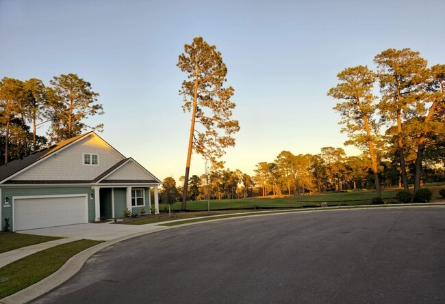 Building Photo - Live the Dream: Luxury Golf Course Living Awaits!
