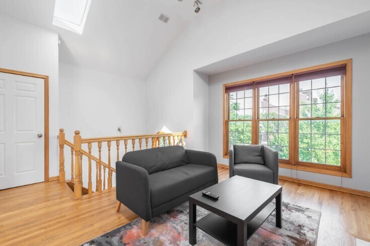 Building Photo - 1359 W Hubbard St