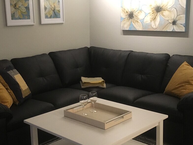 Building Photo - 1260 York St