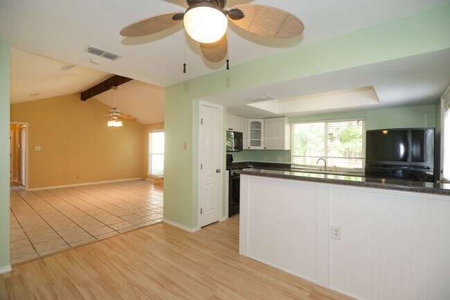 Building Photo - Single Story, Energy Efficient Home - Move...