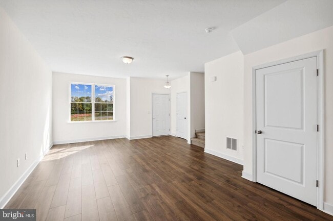 Building Photo - 3807 Castle Dr