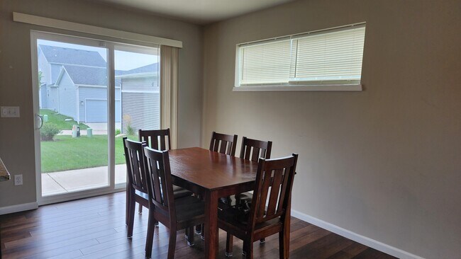 Building Photo - 9359 Highland Gate Way