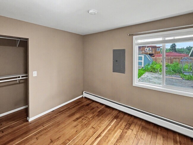 Building Photo - 3330 E 41st Ave