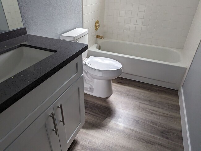 Building Photo - A Fabulous 2-Bedroom, 2-Bathroom Upstairs Unit in NW Las Vegas