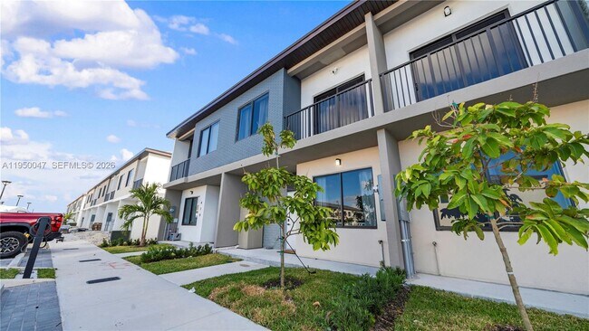 Building Photo - 417 NW 13 Ct