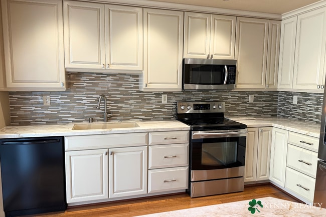 Building Photo - Modern Foster City 3 Bedroom Townhome with...