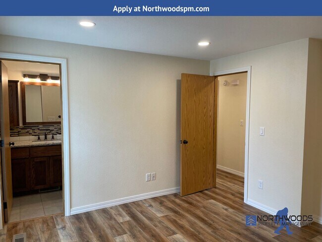 Building Photo - Gorgeous Newly Update 3 Bedroom 2 Bath Home in Friendly Central Point