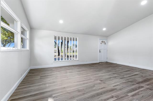 Building Photo - 912 Warfield Way