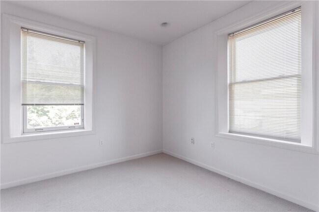 Building Photo - 326 Hailman St