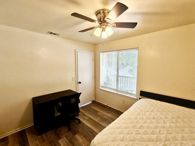 Building Photo - 4000 SW 23rd St