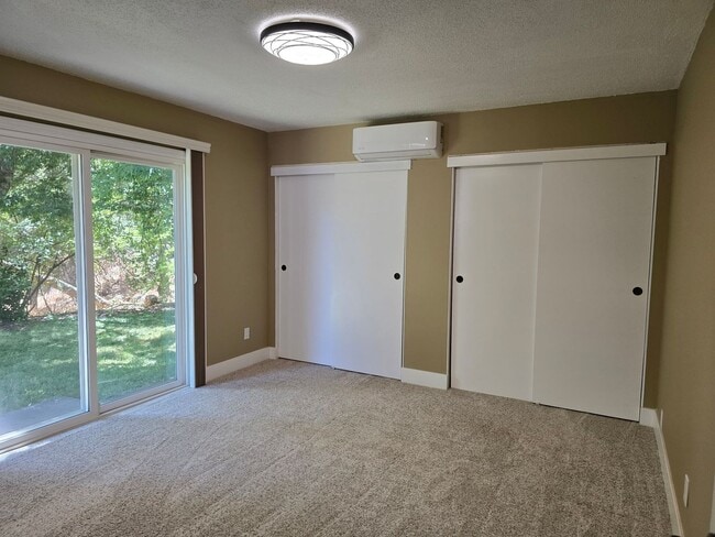 Building Photo - Beautiful Single Story Home