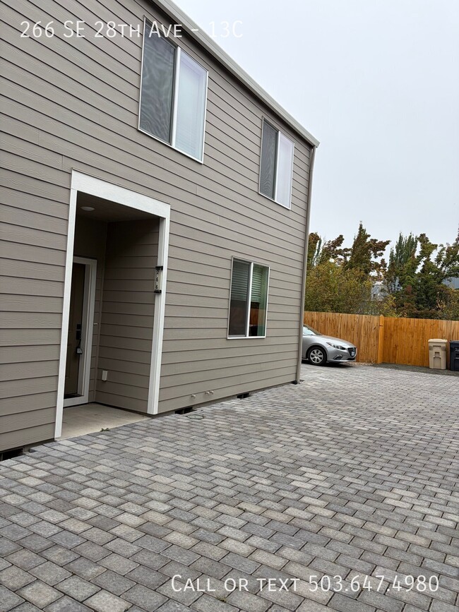 Building Photo - 266 SE 28th Ave