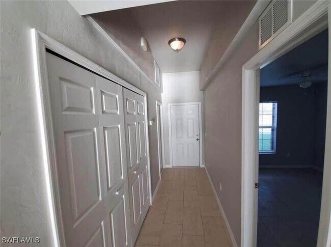 Building Photo - 3418 SW 17th Pl