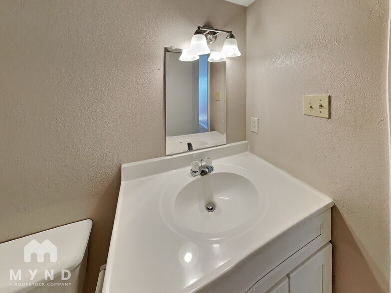 Building Photo - 5515 Brookview Ct