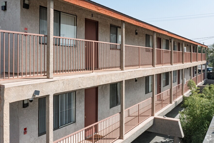 Terrace - 1776 Temple Ave