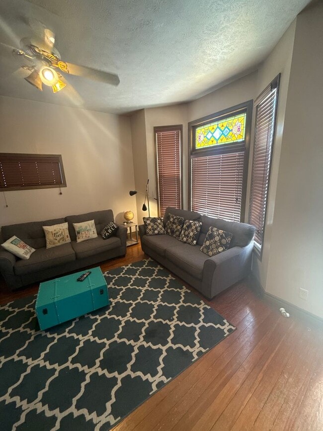 Building Photo - 2 Bedroom In Field Club!!