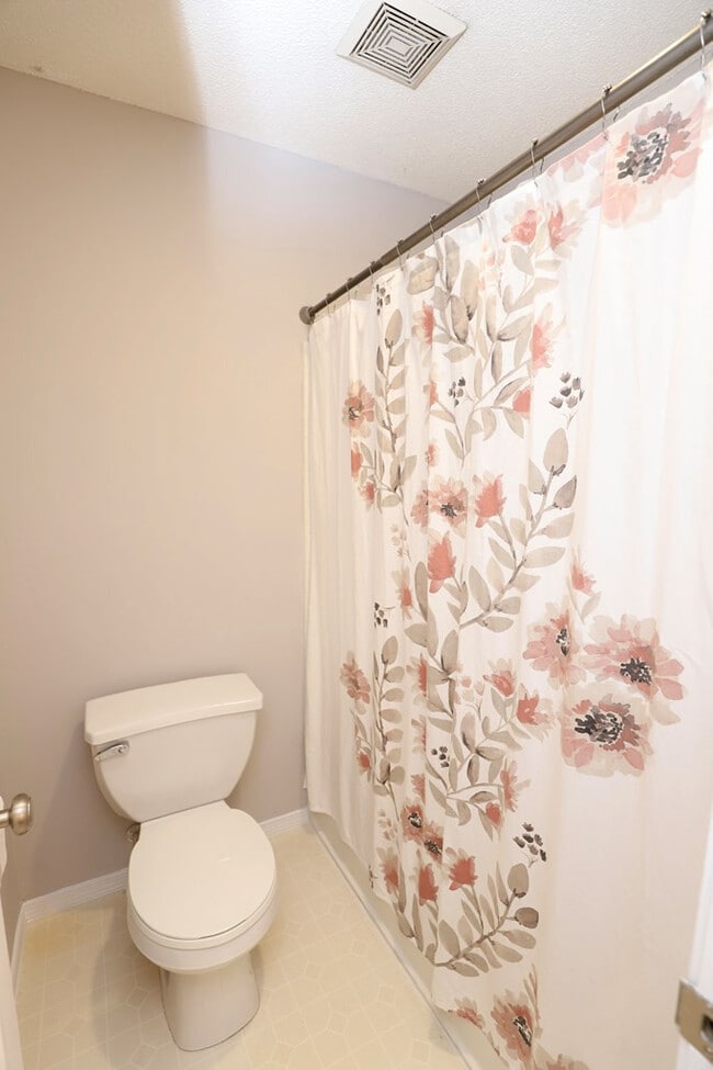 Building Photo - 1910 Lybrand St