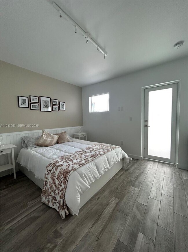 Building Photo - 1035 Euclid Ave