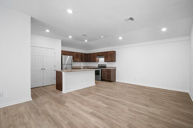 Building Photo - 341-343 Reeves St