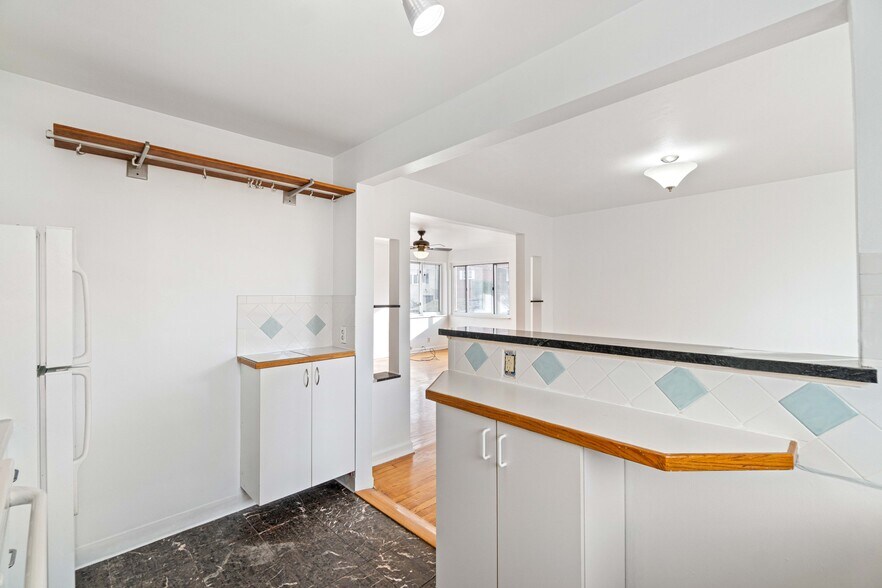 Building Photo - 6569 Rosemoor St
