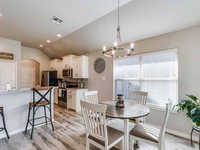 Building Photo - 3308 White Horse Dr