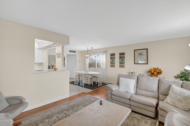 Building Photo - 359 Saxony Trail