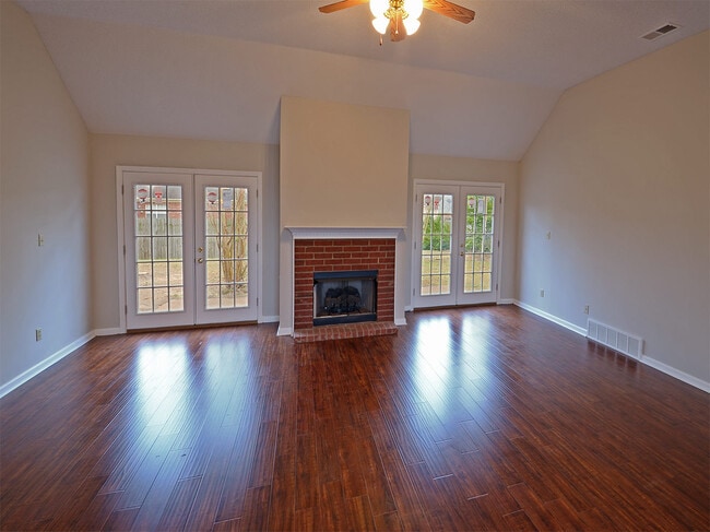 Building Photo - 3 bed, 2 bath near Macon and Houston Levee