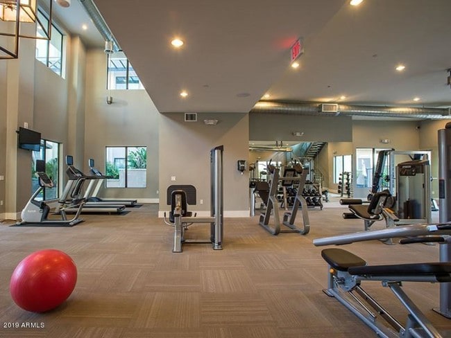 Building Photo - 7100 E Lincoln Dr