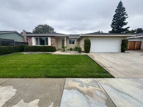 Building Photo - Beautiful Home in Great Neighborhood! Avai...